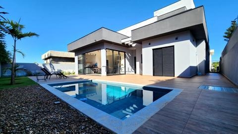 Casa Sobrado de Alto Padrão à Venda no  Condomínio Tamboré, Jaguariúna/SP