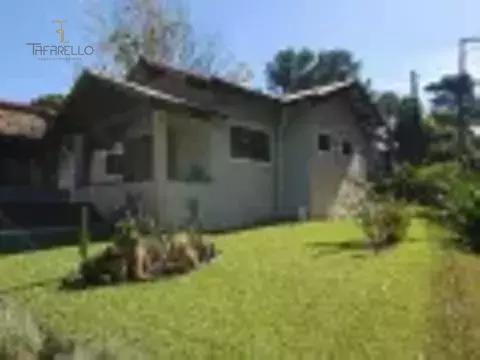 Casa a venda no Condominio Clube de Campo Valinhos com 2 suítes.