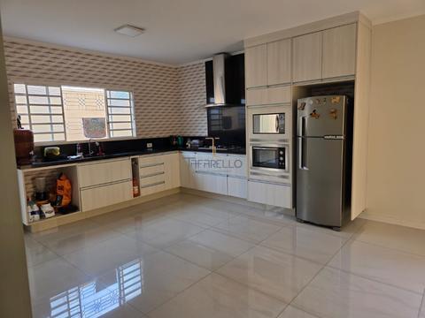 Casa à venda em Valinhos, São Pedro, com 3 quartos, com 191 m²